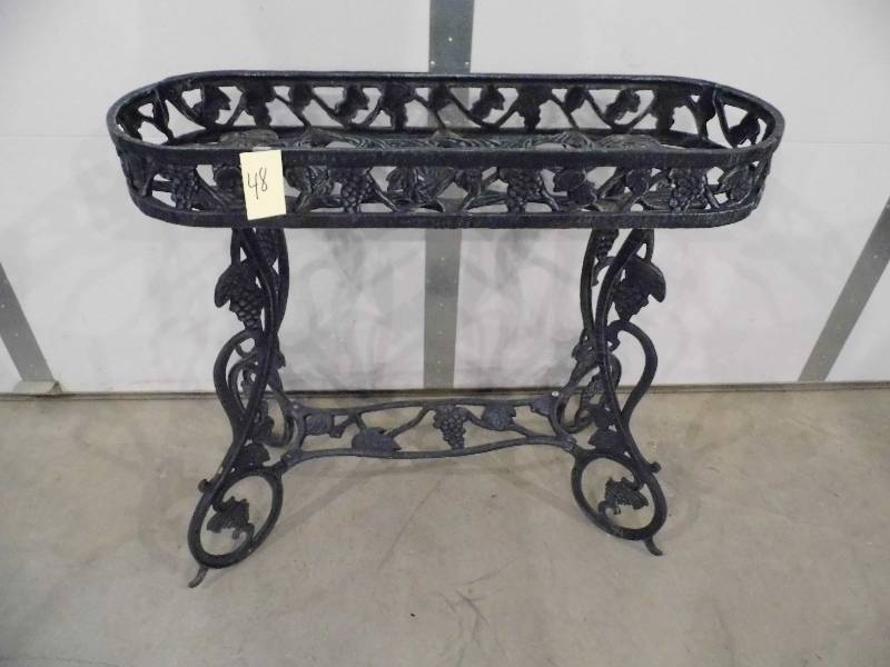 lot 48 image: Metal Plant Stand