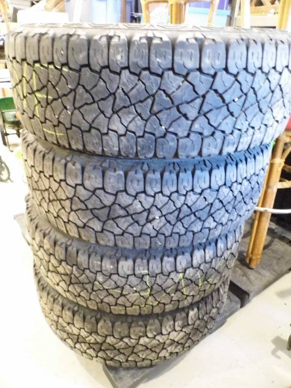 lot 50 image: Set of 4 Tires