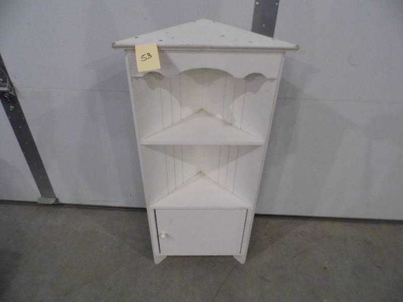 lot 53 image: Corner Shelf