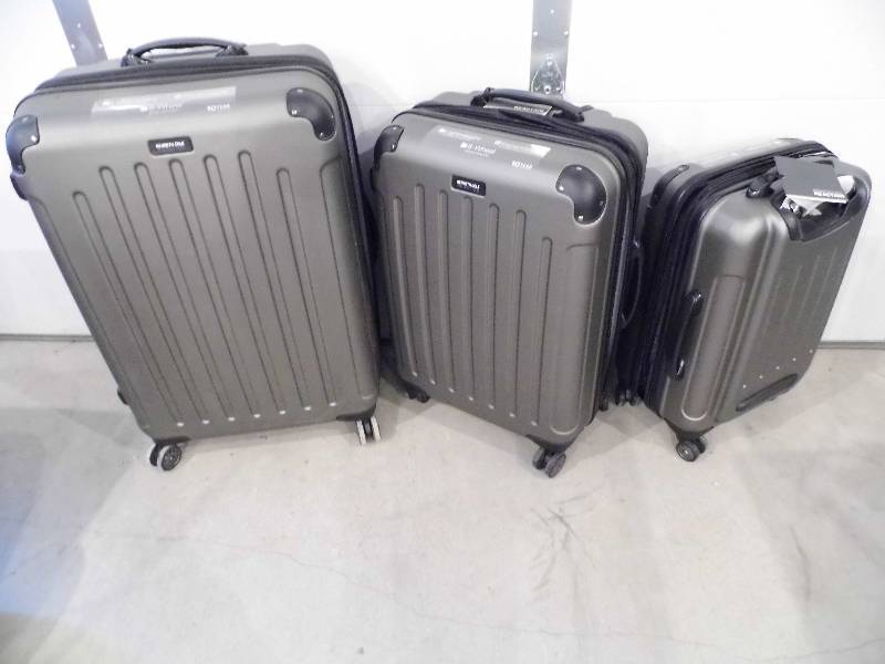 Kenneth Cole Luggage Set