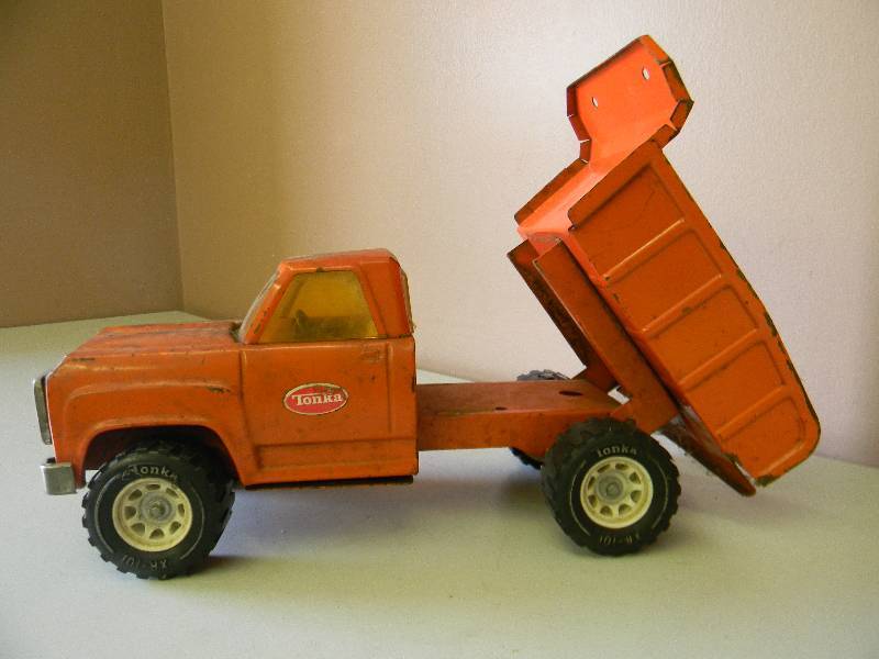 lot 12 image: VIntage Tonka DumpSnow Plow Truck - SEE PICTURES