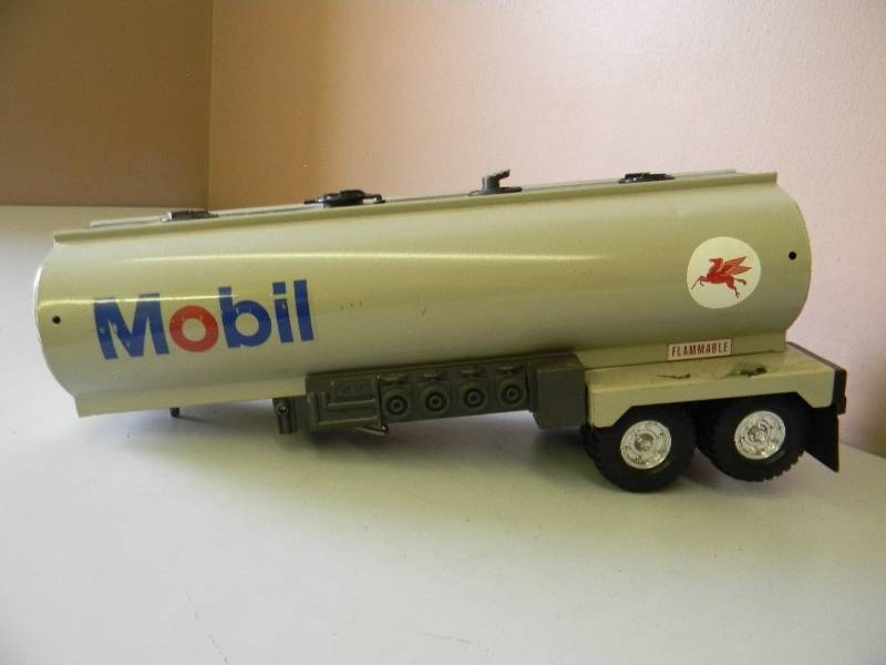 lot 22 image: Vintage ERTL MOBILEPEGASUS TANKER  - COOL PIECE - SEE PICTURES