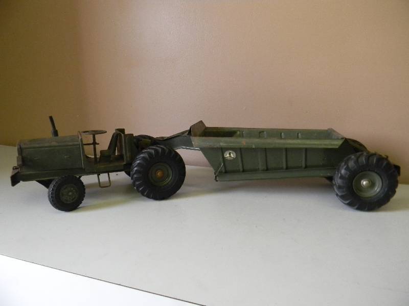 lot 31 image: VERY RARE - AWESOME PIECE - Vintage Euclid The Pioneer Doepke MFG Co 1950s Dump Trailer Earth Mover Toy (GREEN) - SEE PICTURES