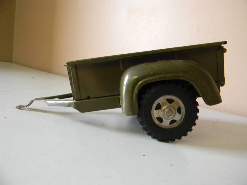 lot 35 image: Vintage Tonka 1950s MILITARY GREEN Bed Trailer with Tailgate. - SEE PICTURES