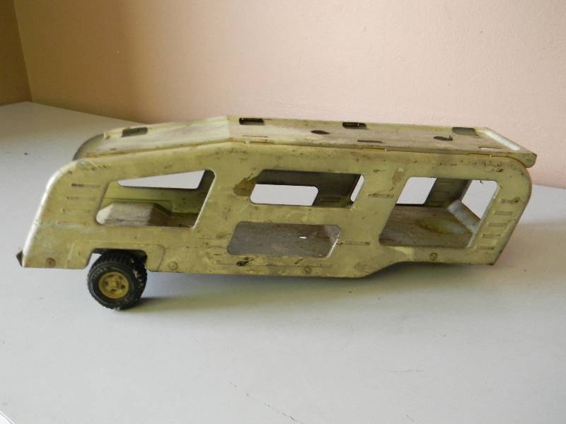 lot 36 image: VINTAGE TONKA CAR HAULER TRAILER - SEE PICTURES