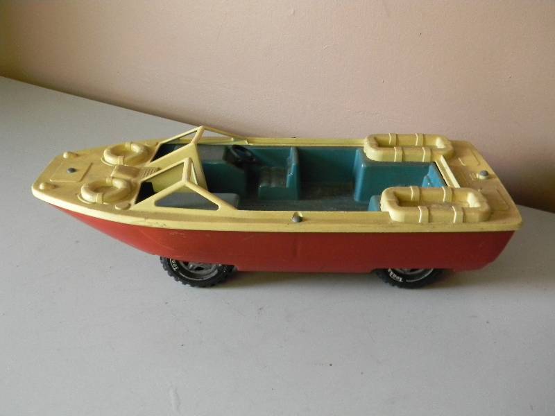 lot 39 image: Vintage Tonka Alley Gator Amphibious Boat WWheels Red And White 1972 - SEE PICTURES