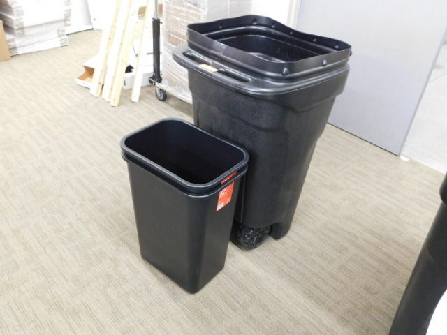 lot 92 image: TRASH CANS