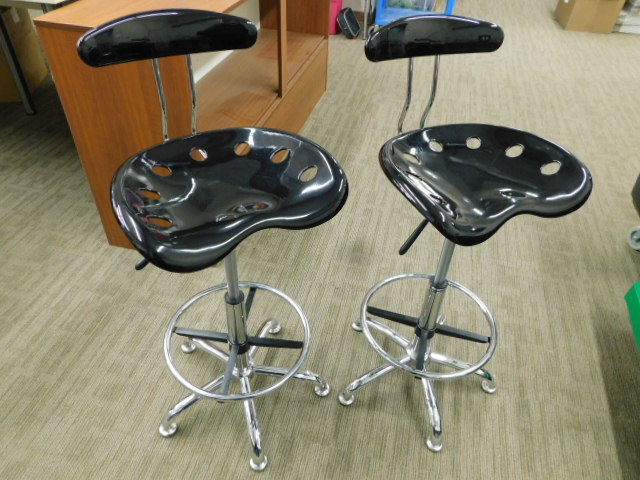 lot 95 image: TWO BLACK SEAT PEDESTAL STOOLS, TRACTOR LIKE SEAT
