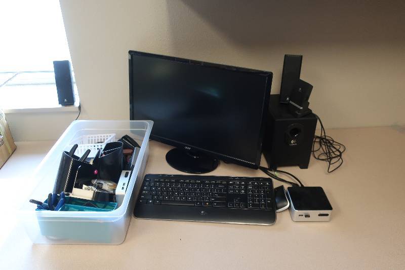 lot 484 image: MONITORS, HARDDRIVE, MISC