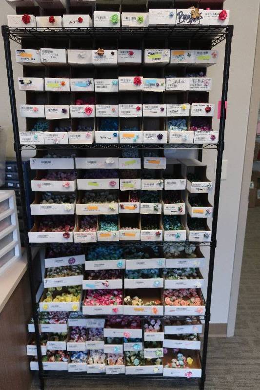 lot 487 image: SHELF AND ALL CONTENTS, MISC PAPER FLOWERS