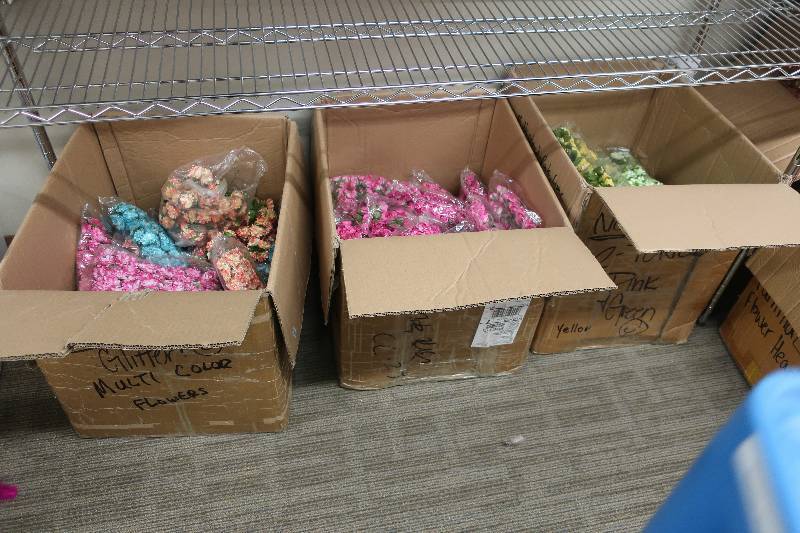lot 499 image: 3 BOXES OF PAPER FLOWERS