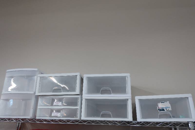 lot 512 image: STACKABLE ORGANIZER