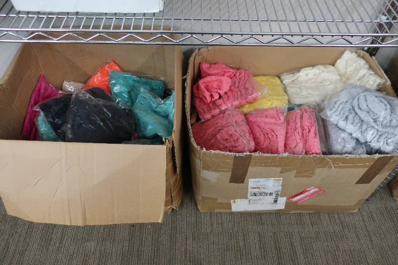 lot 515 image: 2 BOXES OF ASSORTED HEADBANDS