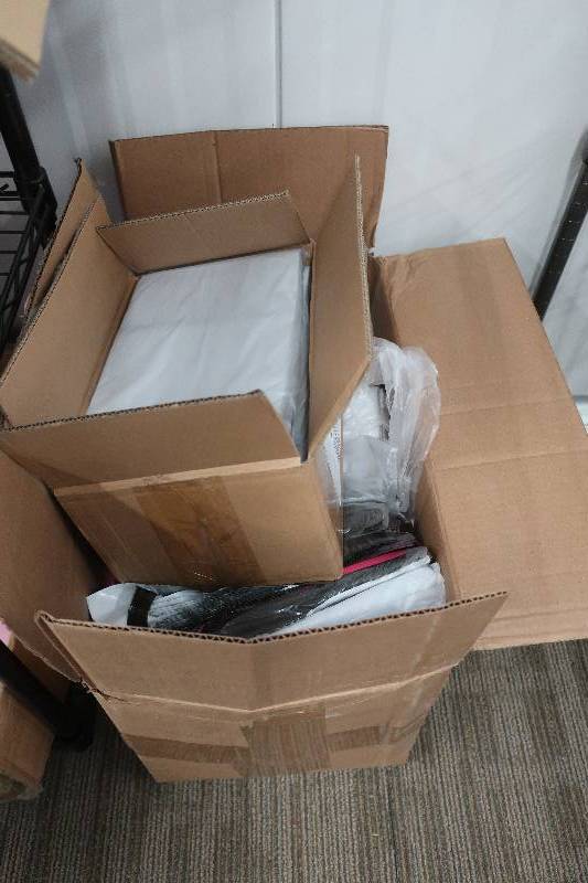 lot 523 image: 2 BOXES OF VALUE MAILERS