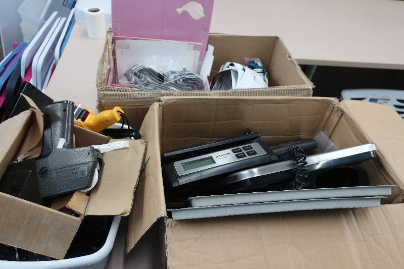 lot 528 image: 3 BOXES OF MISC ITEMS, SCALES, LABLERS AND MORE