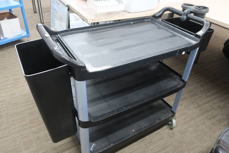 lot 531 image: ROLLING CART