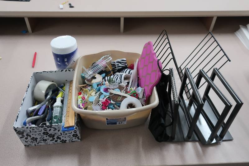 lot 537 image: OFFICE SUPPLIES