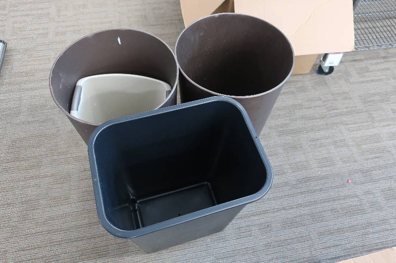 lot 574 image: MISC WASTE BINS