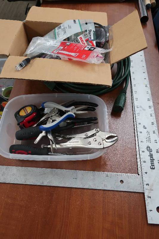 lot 572 image: HARDWARE LOT