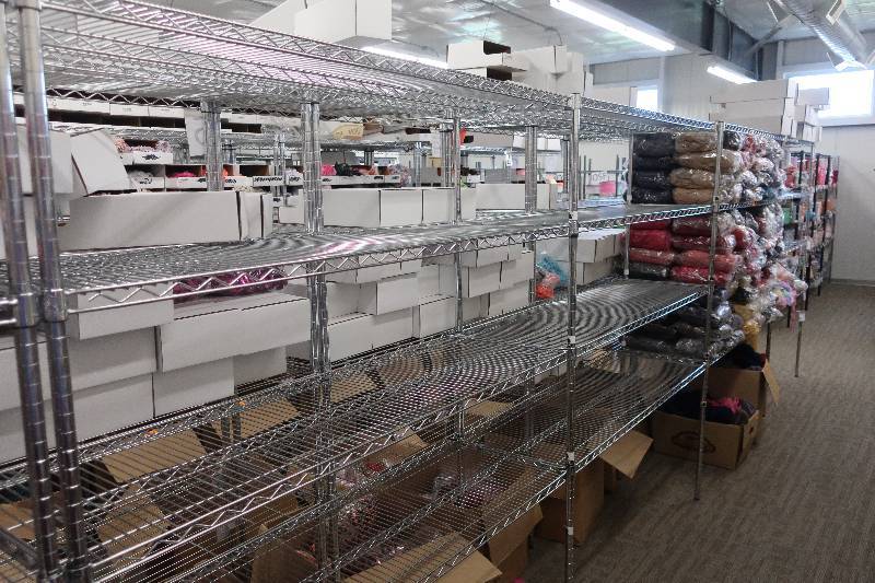 lot 576 image: NSF STRING OF SHELVES