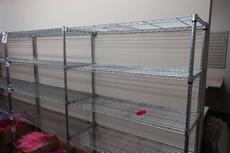 lot 583 image: NSF STRING OF SHELVES