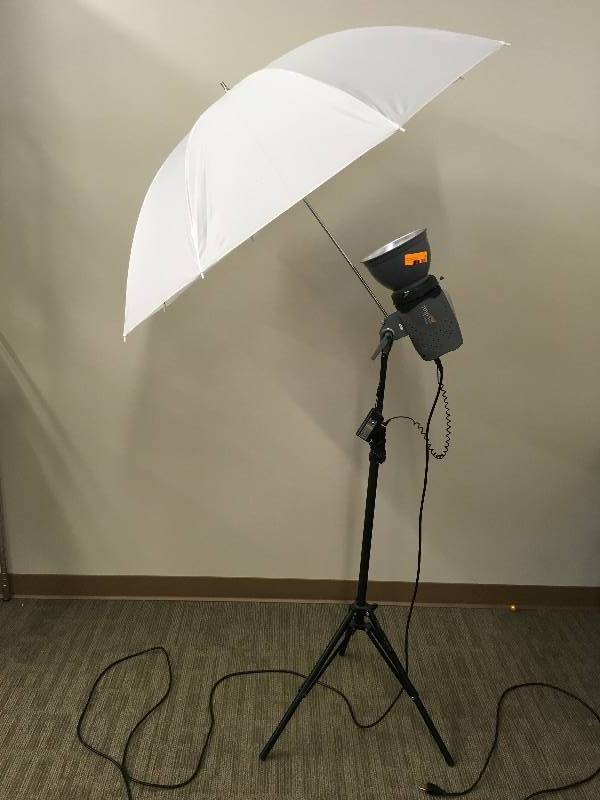 lot 2 image: IMPACT VSD 300 PHOTOGRAPHY LAMP