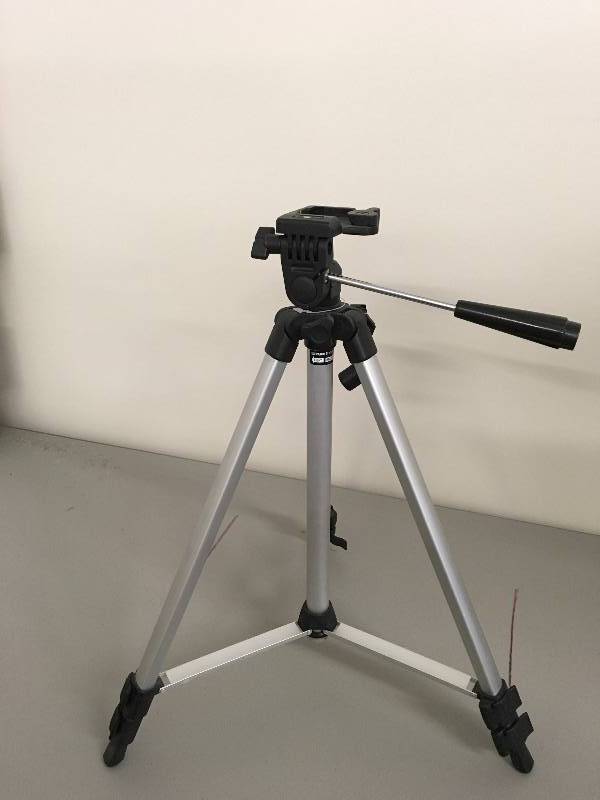 lot 3 image: CAMERA TRIPOD