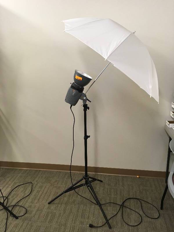 lot 1 image: IMPACT VSD 300 PHOTOGRAPHY LAMP