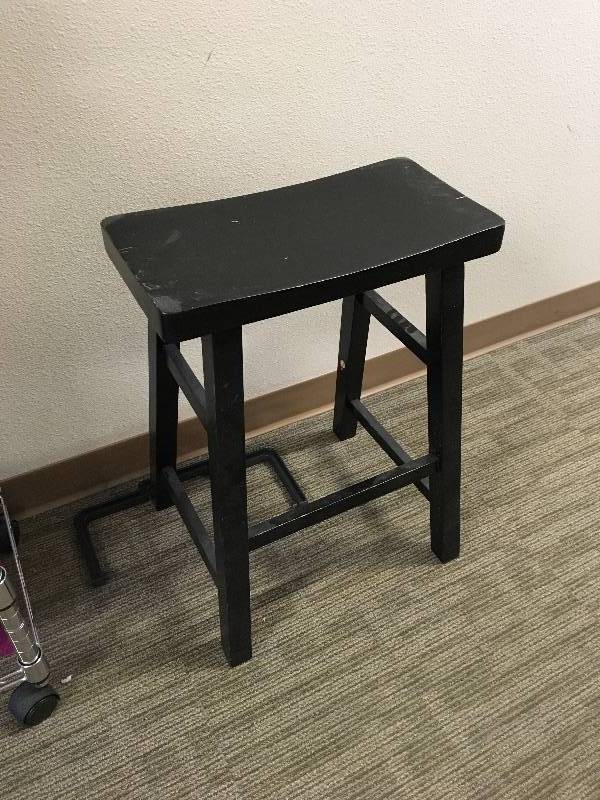 lot 18 image: BLACK STOOL