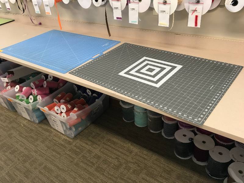 lot 125 image: SELF HEALING CUTTING MATS