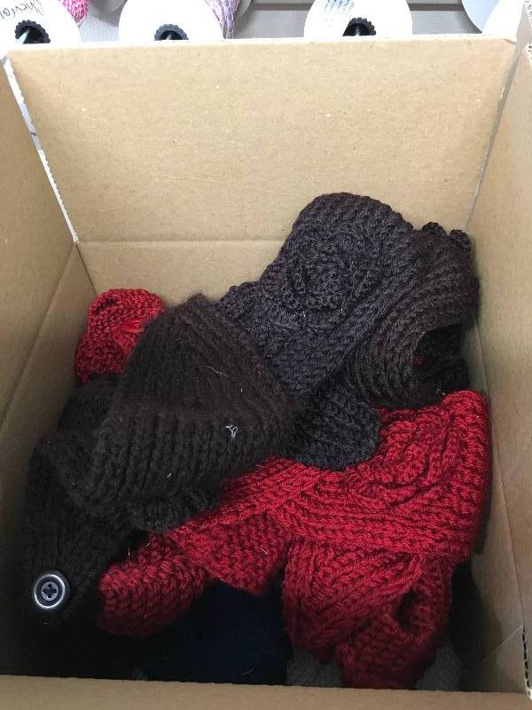 lot 189 image: KNITTED HEADWRAPS