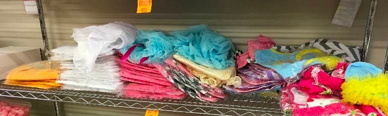 lot 221 image: DRESSES, SIZE SMALL