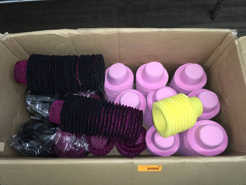 lot 262 image: MINI TOP HATS