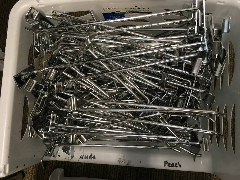 lot 318 image: HOOKS