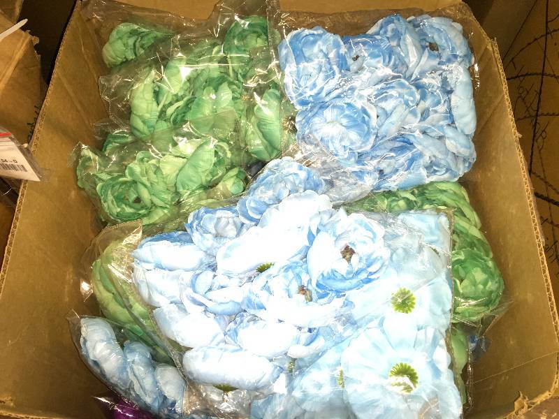 lot 350 image: FLOWERS, MIXED BOX
