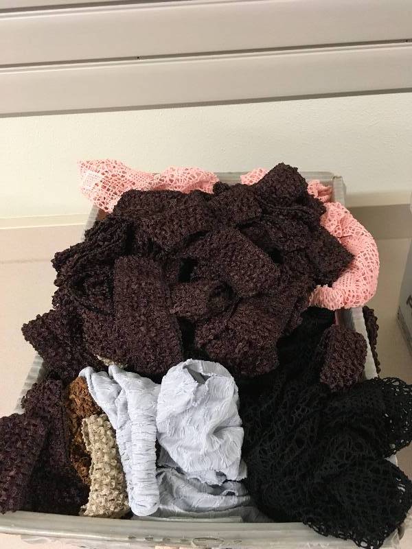 lot 452 image: HEADWRAPS