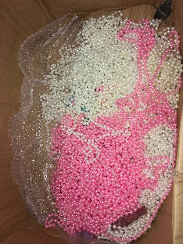 lot 300 image: PINKWHITE PEARL STRINGS