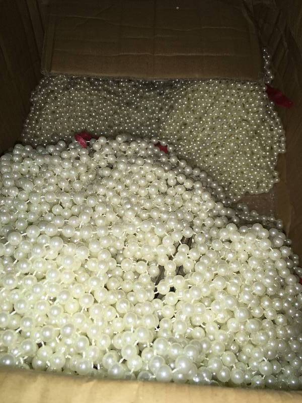 lot 546 image: WHITE PEARL STRING