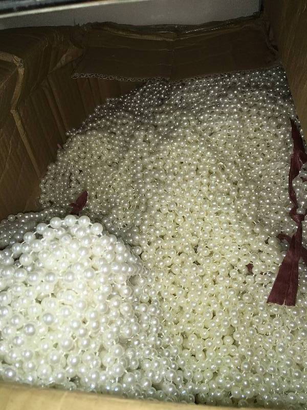 lot 547 image: WHITE PEARL STRING