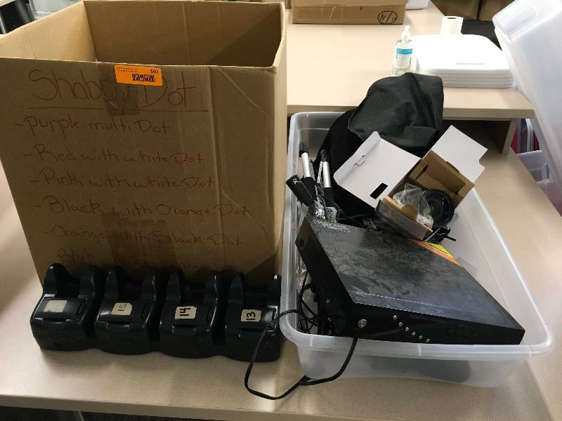 lot 560 image: ELECTRONIC MISC ITEMS