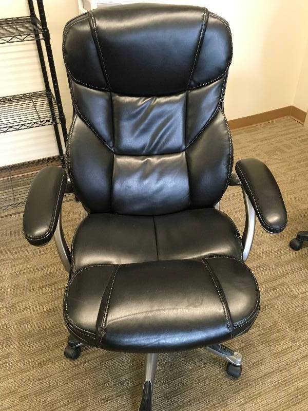 lot 561 image: OFFICE CHAIR