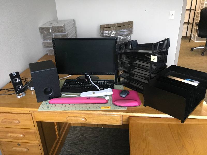 lot 563 image: OFFICE MISC, MONITOR, RACKS