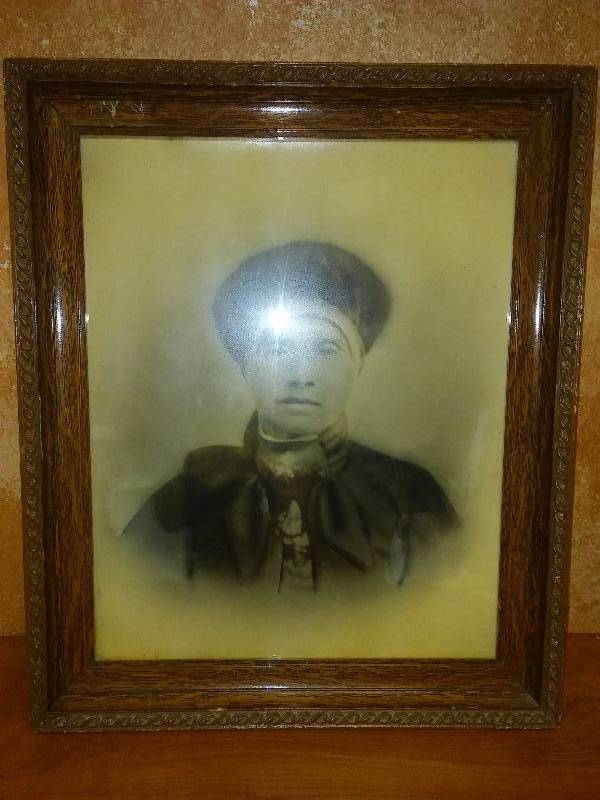 lot 33 image: Fabulous Antique Oak Frame