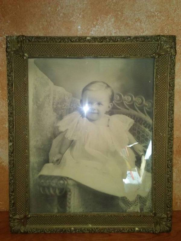 lot 59 image: Fabulous Ornate Wood Frame