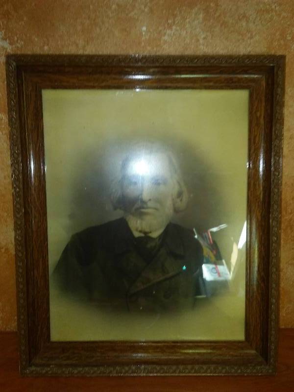 lot 60 image: Vintage Oranate Frame,