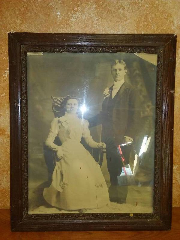 lot 61 image: Vintage Frame, 23  x 19 