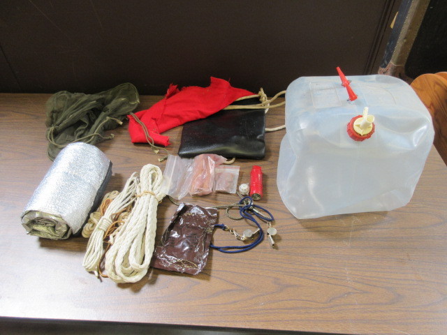 lot 311 image: SURVIVAL KIT