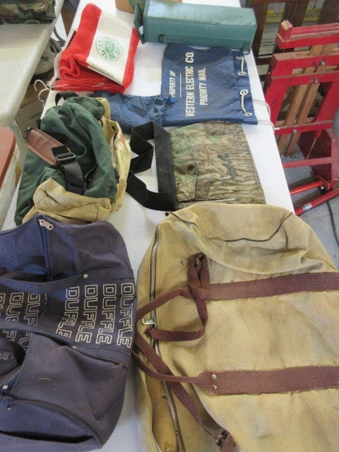 lot 325 image: ASSORTED DUFFLE BAGS AND MORE