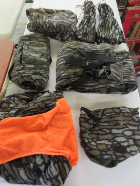 lot 330 image: CAMOUFLAGE FLEECE CLOTHING