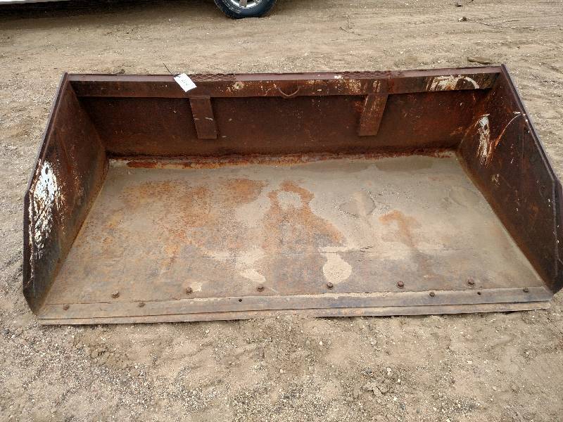 lot 206 image: 84 Skid Loader Snow Bucket...